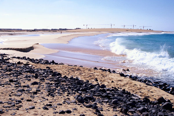 Costruzione di complessi turistici sulle dune di Santa Maria