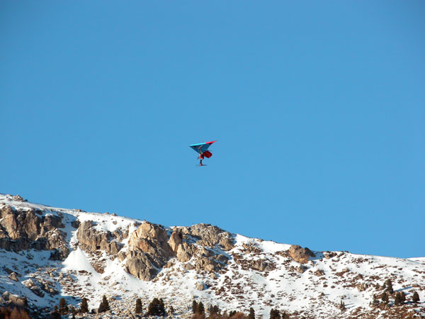 Parapendio fra le cime