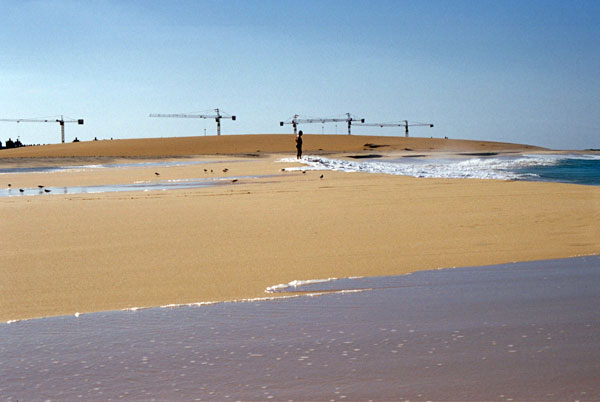 Costruzione di complessi turistici sulle dune di Santa Maria